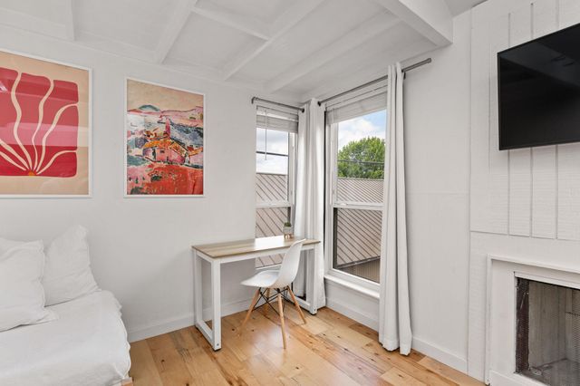 1000 W 26th ST 208, Austin, TX 78705