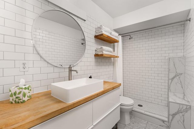 1000 W 26th ST 208, Austin, TX 78705