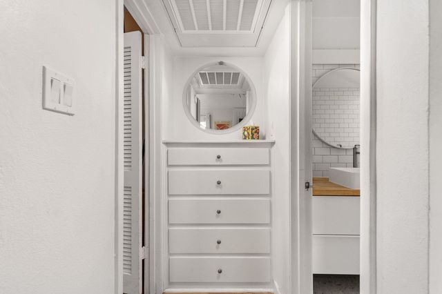 1000 W 26th ST 208, Austin, TX 78705