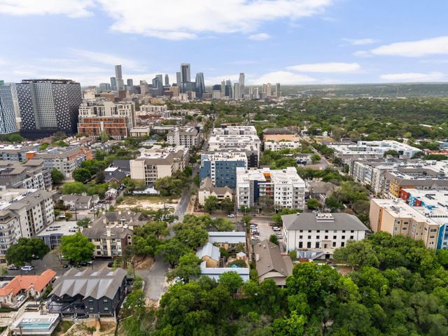 1000 W 26th ST 208, Austin, TX 78705