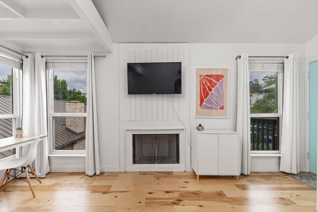 1000 W 26th ST 208, Austin, TX 78705