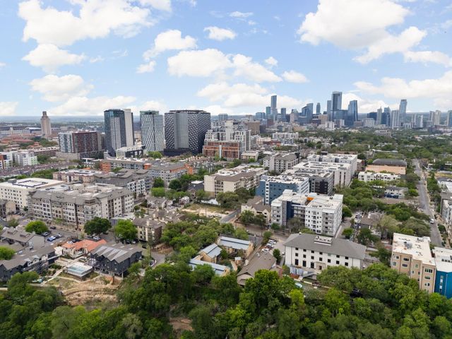 1000 W 26th ST 208, Austin, TX 78705