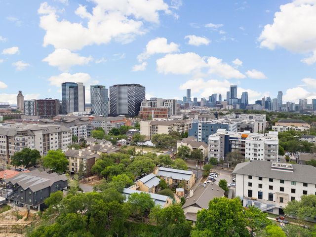 1000 W 26th ST 208, Austin, TX 78705