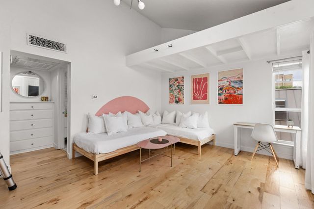 1000 W 26th ST 208, Austin, TX 78705