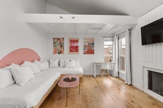 1000 W 26th ST 208, Austin, TX 78705