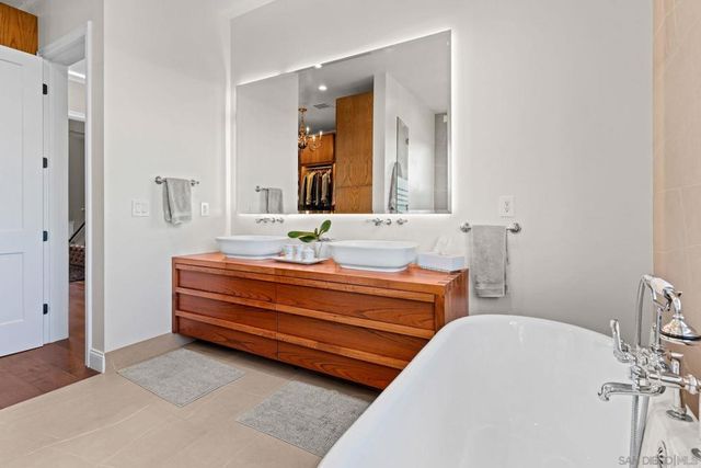 13995 Mira Montana Dr, Del Mar, CA 92014