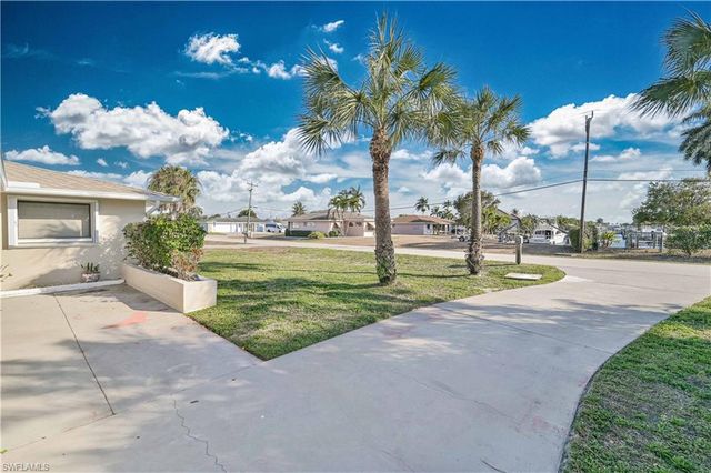 711 Monterey AVE, Cape Coral, FL 33904