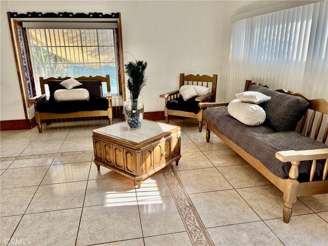 528 S Ash Avenue, Inglewood, CA 90301