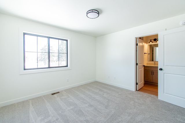 3724 27th Street S, Moorhead, MN 56560