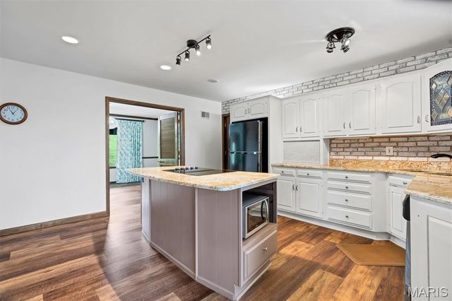 7040 Christopher Drive, St Louis, MO 63129