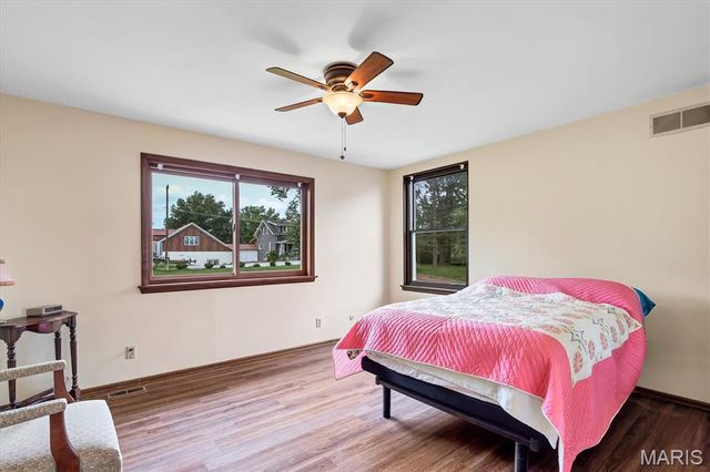 7040 Christopher Drive, St Louis, MO 63129