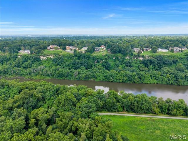 7040 Christopher Drive, St Louis, MO 63129