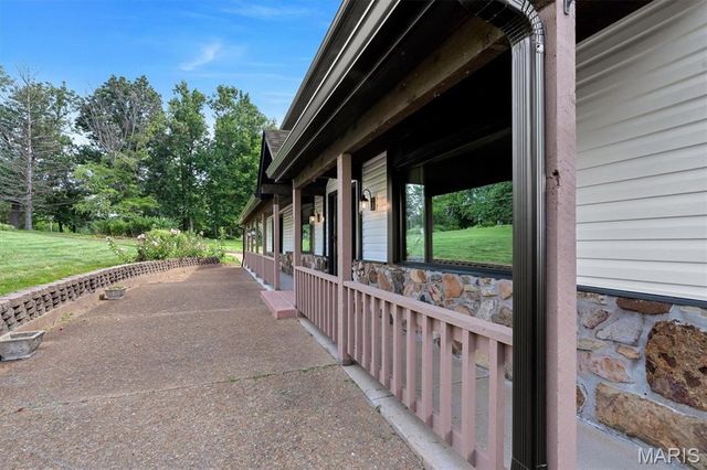 7040 Christopher Drive, St Louis, MO 63129