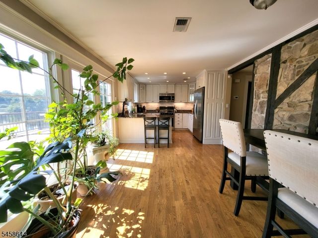 61 Race St, Union Twp., NJ 08867