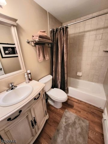 61 Race St, Union Twp., NJ 08867