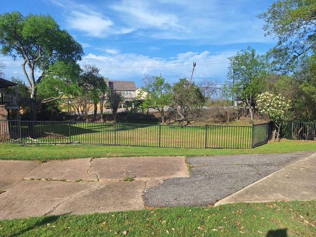 2415 Skyline Drive, Irving, TX 75038