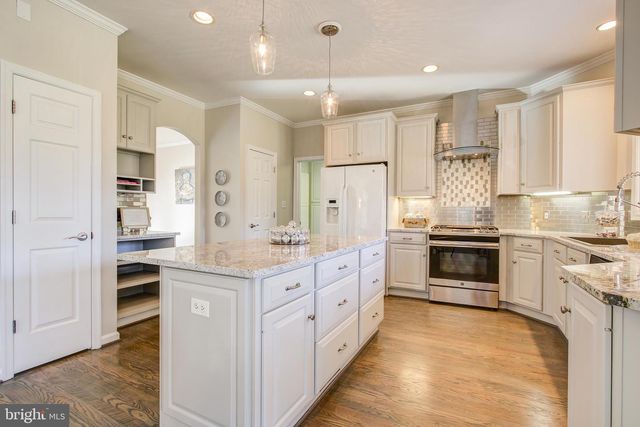 710 PARRISH FARM LN, Great Falls, VA 22066