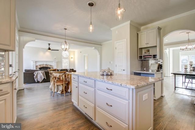 710 PARRISH FARM LN, Great Falls, VA 22066