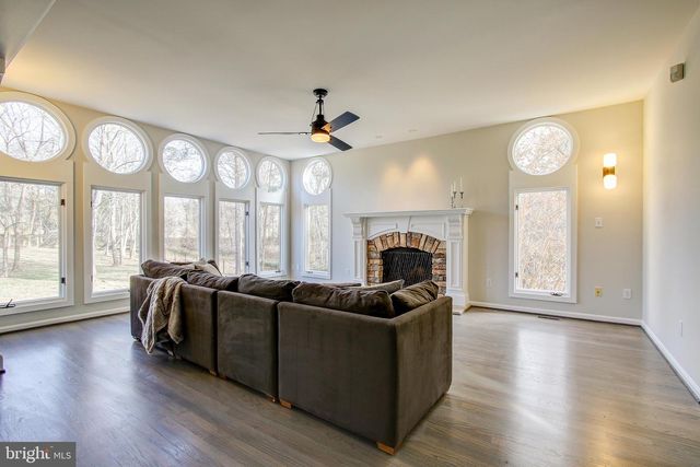 710 PARRISH FARM LN, Great Falls, VA 22066