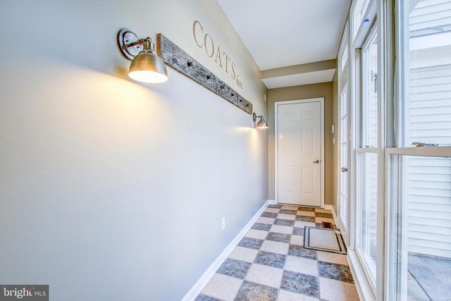 710 PARRISH FARM LN, Great Falls, VA 22066