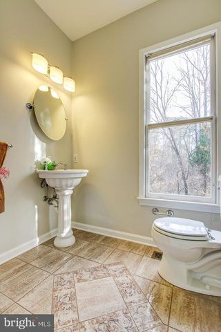 710 PARRISH FARM LN, Great Falls, VA 22066