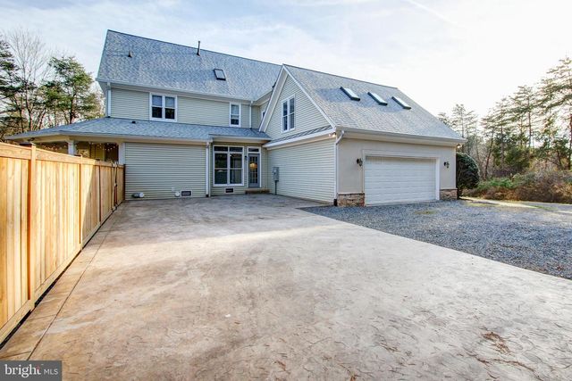 710 PARRISH FARM LN, Great Falls, VA 22066