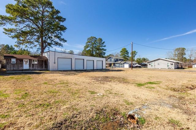 195 Lakeside Drive, Zavalla, TX 75980