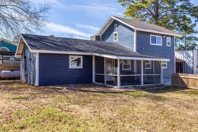 195 Lakeside Drive, Zavalla, TX 75980