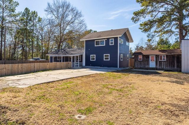 195 Lakeside Drive, Zavalla, TX 75980