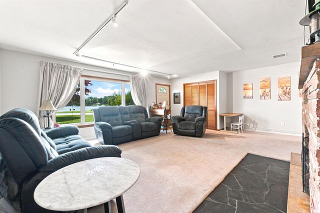 213 Willow Court, Kendallville, IN 46755