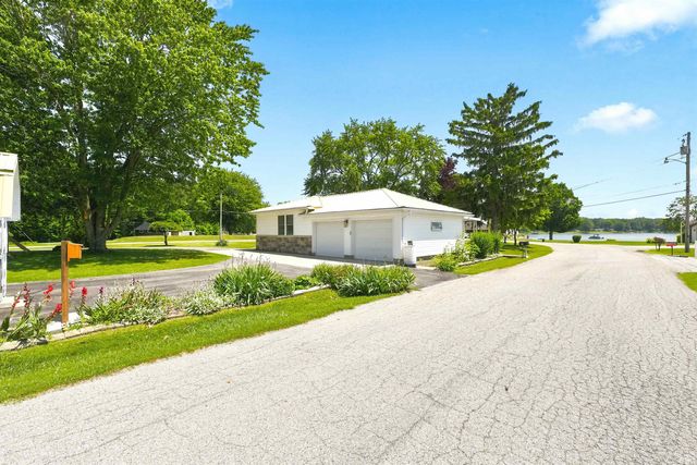 213 Willow Court, Kendallville, IN 46755