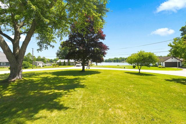 213 Willow Court, Kendallville, IN 46755