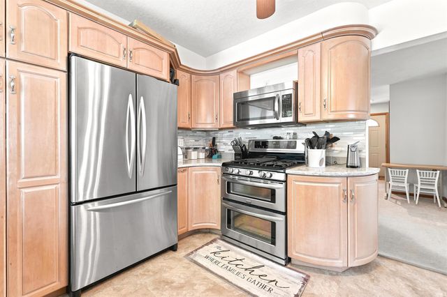 213 Willow Court, Kendallville, IN 46755