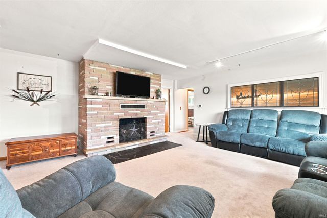 213 Willow Court, Kendallville, IN 46755