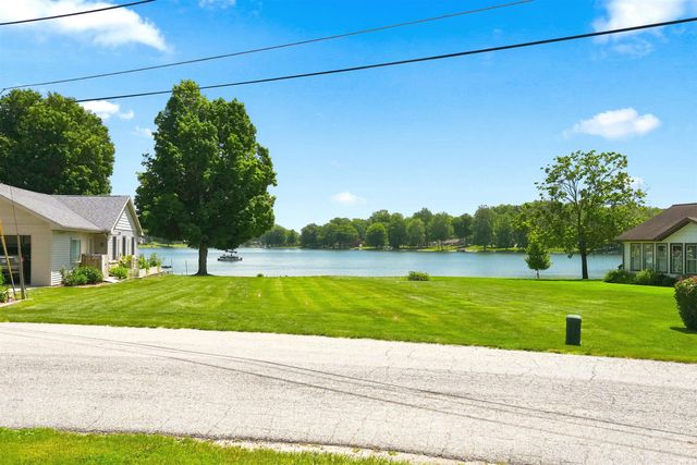 213 Willow Court, Kendallville, IN 46755