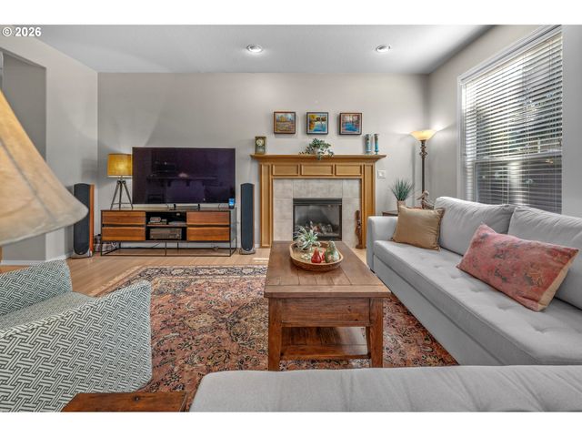 6374 Ne MARINA Ct, Hillsboro, OR 97124