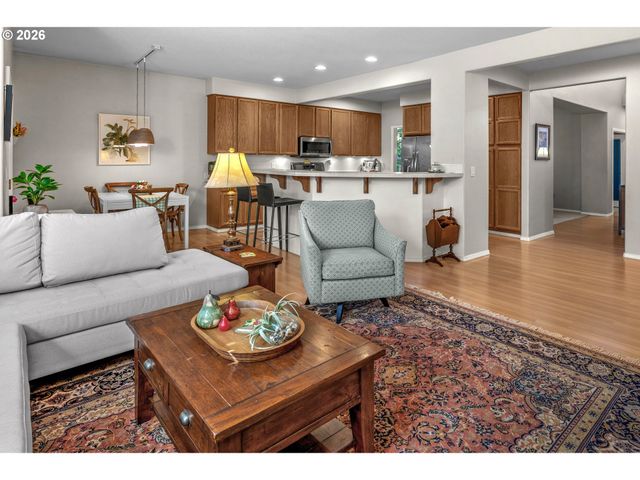 6374 Ne MARINA Ct, Hillsboro, OR 97124