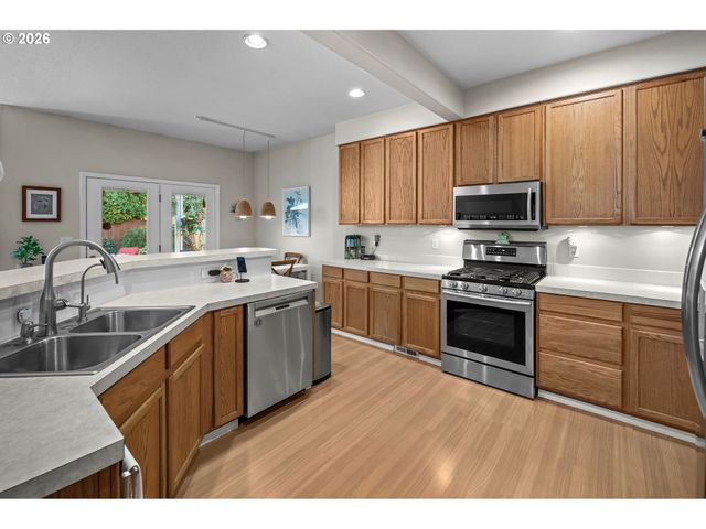 6374 Ne MARINA Ct, Hillsboro, OR 97124