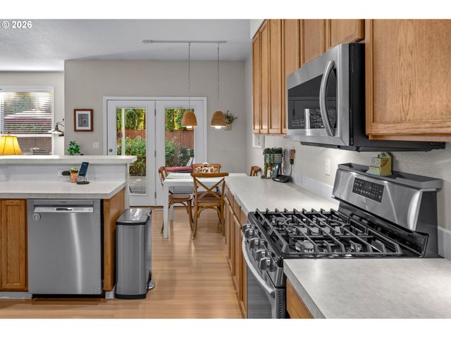 6374 Ne MARINA Ct, Hillsboro, OR 97124