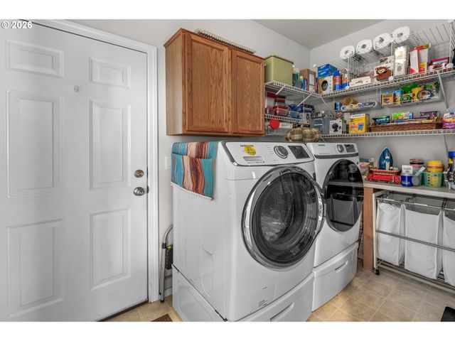 6374 Ne MARINA Ct, Hillsboro, OR 97124