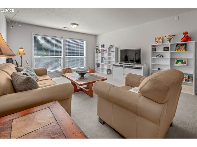 6374 Ne MARINA Ct, Hillsboro, OR 97124