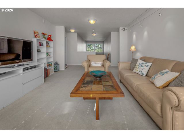 6374 Ne MARINA Ct, Hillsboro, OR 97124