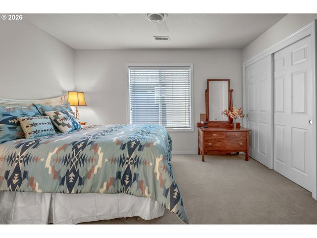 6374 Ne MARINA Ct, Hillsboro, OR 97124