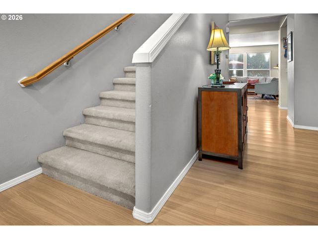 6374 Ne MARINA Ct, Hillsboro, OR 97124
