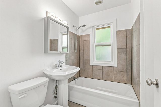 285 Hazelwood Street, Saint Paul, MN 55106