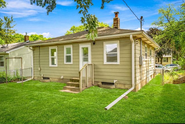 285 Hazelwood Street, Saint Paul, MN 55106