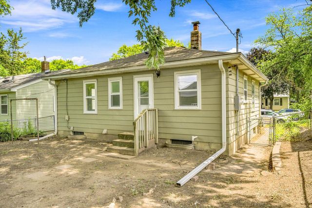 285 Hazelwood Street, Saint Paul, MN 55106