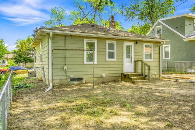 285 Hazelwood Street, Saint Paul, MN 55106