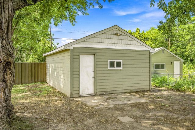 285 Hazelwood Street, Saint Paul, MN 55106