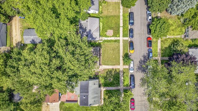 285 Hazelwood Street, Saint Paul, MN 55106